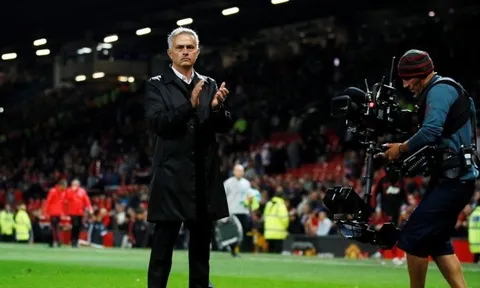 Mourinho không dám yêu cầu một điều từ NHM Man Utd