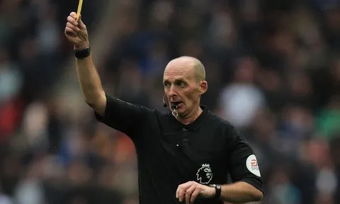 Trọng tài tai tiếng bắt trận Chelsea - Man Utd