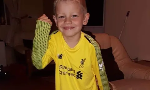 Hành trình gian nan của cậu bé 5 tuổi đến Anfield xem Liverpool thi đấu