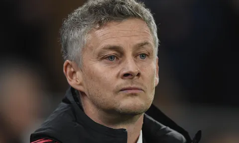 Sốc! Solskjaer "nổi điên", "sấy tóc" cầu thủ Man Utd một điều sau thảm bại