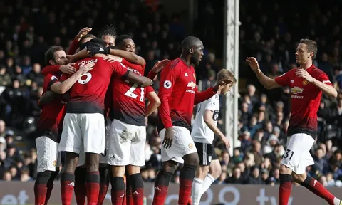 Sau trận Fulham - Man Utd: Pogba xứng danh thủ lĩnh, Quỷ đỏ có 12 người