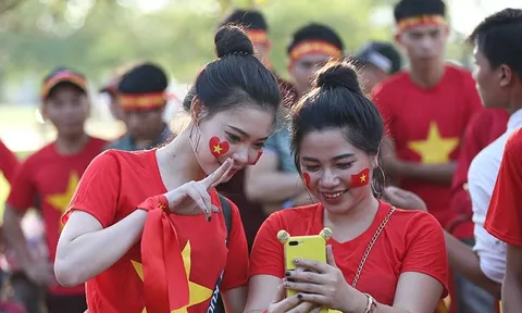 Mỹ nữ Việt "hiên ngang" đọ sắc trên đất Lào