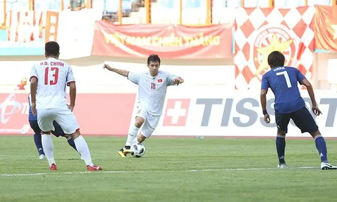 NÓNG! Sao U23 Việt Nam nhập viện ngay sau chấn thương