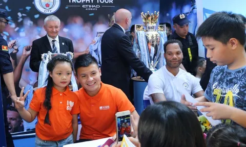 Lescott so sánh Quang Hải với David Silva