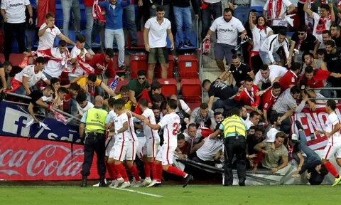 Ăn mừng bàn thắng, 8 fan Sevilla nhập viện