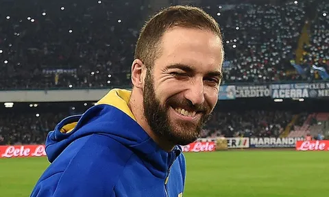 Thăng hoa cùng Juventus, Higuain quay sang đá xoáy thầy cũ