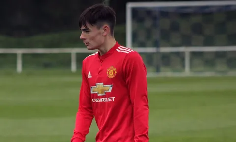 Sau "Persie 2.0", giờ Man Utd đã tìm thấy cả "Scholes 2.0"