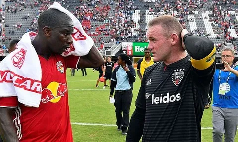 Hat-trick của Wright-Phillips che mờ bàn thắng 1 chạm đẳng cấp của Rooney