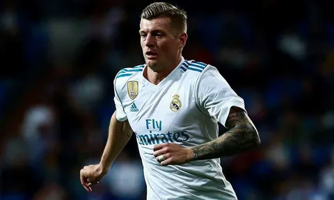 Thành Manchester ‘mê mẩn’ Toni Kroos; Barca ra giá 150 triệu euro cho sao Liverpool