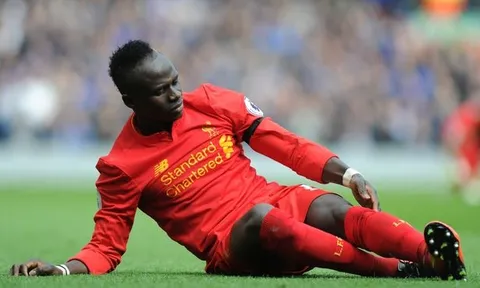 Huyền thoại M.U ‘mừng thầm’ vì Liverpool mất Mane trong trận đại chiến
