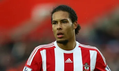 Liverpool nâng giá hỏi mua Van Dijk