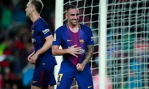 Hóa người hùng, Paco Alcacer được khen ngợi hết lời