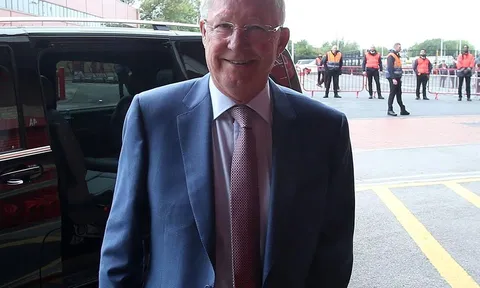 Cực nóng! Sir Alex trở lại Old Trafford, rạng ngời cổ vũ Man Utd chiến Wolves