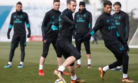 Gareth Bale "múa" ballet trên sân tập