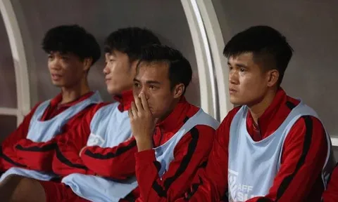 Fan bàn chuyện Văn Quyết 'triệt hạ' Văn Toàn, Đức Huy phản ứng cực gắt