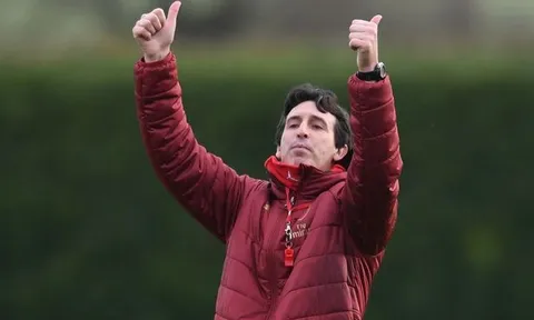 Unai Emery chê Jose Mourinho là đứa trẻ khóc nhè
