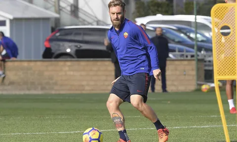 De Rossi thẩn thờ trên sân tập