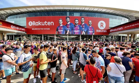 Vừa ra mắt, tân binh 47 triệu euro của PSG liền chào hỏi Mbappe