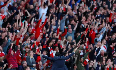 10 khoảnh khắc ấn tượng nhất vòng 3 Premier League: Cú dang tay của Emery