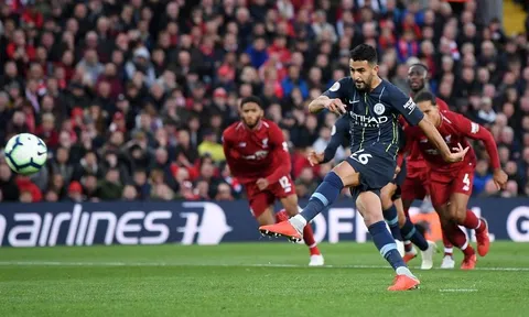 10 khoảnh khắc ấn tượng nhất vòng 8 Premier League: Mahrez không thể chống lại ý trời