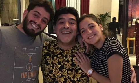Maradona mừng sinh nhật ấm cúng bên gia đình