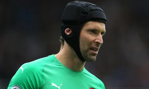 Truyền thông Anh tiết lộ BẤT NGỜ về tương lai của Petr Cech tại Arsenal