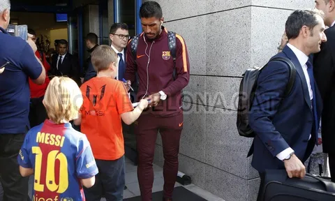 Paulinho được chào đón cuồng nhiệt tại Hy Lạp