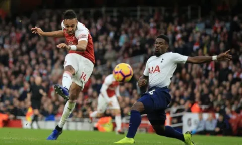 Bị dẫn ngược 2-1 trong hiệp đầu, Arsenal tiếp tục "sánh đôi" cùng Cardiff