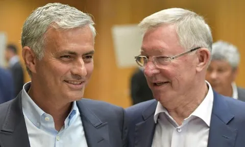 Mourinho à, Sir Alex từng làm cách này để xua đuổi 'bóng ma' khủng hoảng đấy!