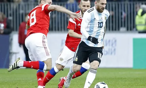 Messi bị 'đeo sát', Aguero giải cứu thành công Argentina