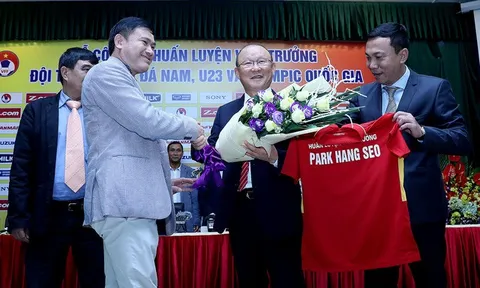 Đưa Việt Nam vào Top 100 FIFA, HLV Park chơi đòn gió?
