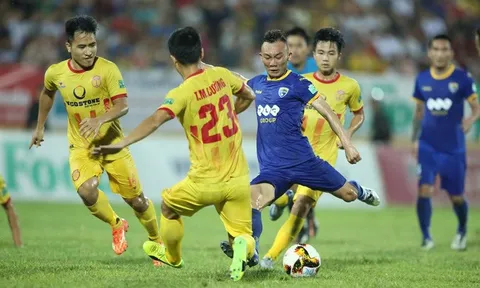 Cựu thủ môn U23 Việt Nam sai lầm, FLC Thanh Hóa chia điểm trước Nam Định