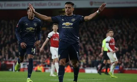 'Hàng phòng ngự Arsenal không chơi bóng như một tập thể'