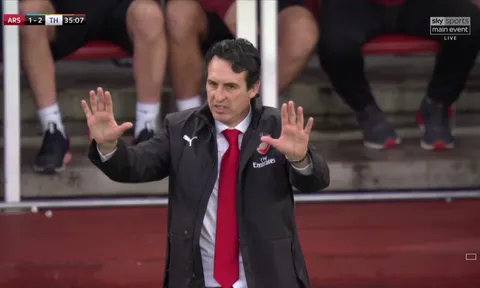 Emery đã hét gì với các học trò sau khi bị Tottenham ngược dòng chóng vánh?
