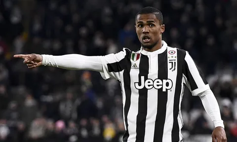 Douglas Costa: "Juventus ngang đẳng cấp với Real và Barca"