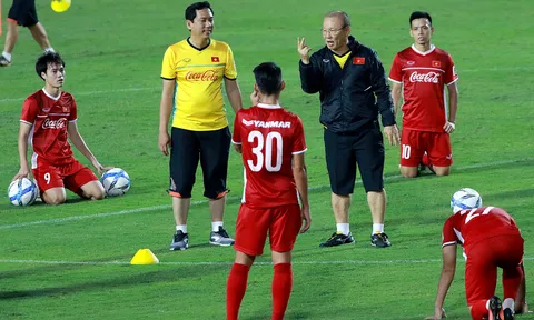 HLV Alfred Riedl và Minh Phương chỉ ra trở ngại lớn nhất của ĐT Việt Nam