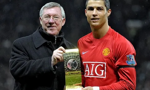 SỐC! Ronaldo công khai "thả thính" Man Utd