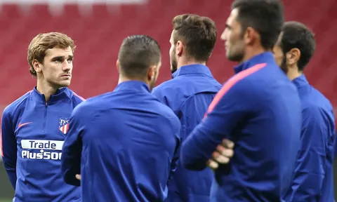 Griezmann trầm ngâm sau thảm bại 0-4 trước Dortmund