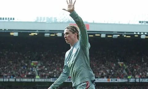 Giơ 5 ngón tay ăn mừng, Harry Wilson bắt chước Torres chọc giận Man Utd