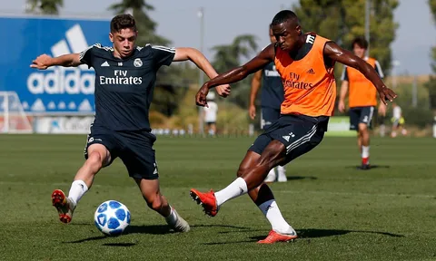 Cờ đến tay, "Neymar mới" nỗ lực tập luyện