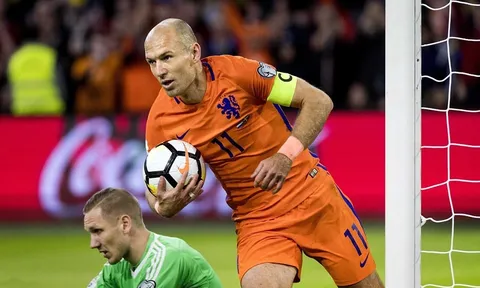 Robben chia tay ĐTQG: Ma thuật của kèo trái cũng không vớt nổi con tàu đắm