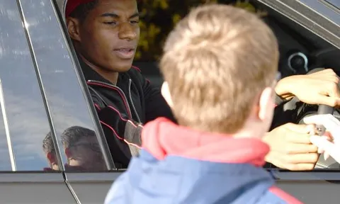 Ngày sinh nhật, Rashford bị chặn lại trên đường đến Carrington