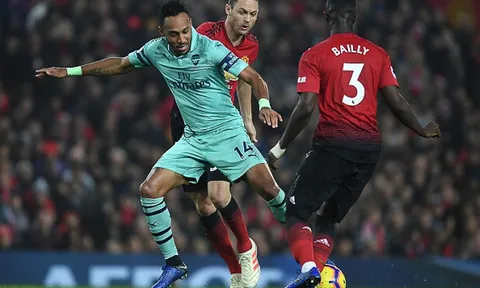 '2 quyết định thay người đó đã giúp M.U kết liễu Arsenal'