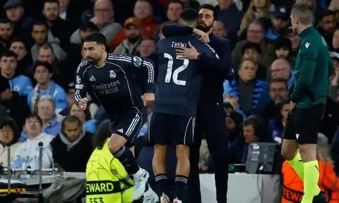 Trent Alexander-Arnold đẩy Carvajal lên băng ghế dự bị Real