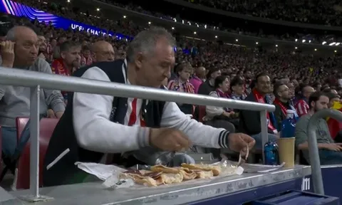 Người đàn ông bánh mì chiếm sóng trận bán kết Champions League