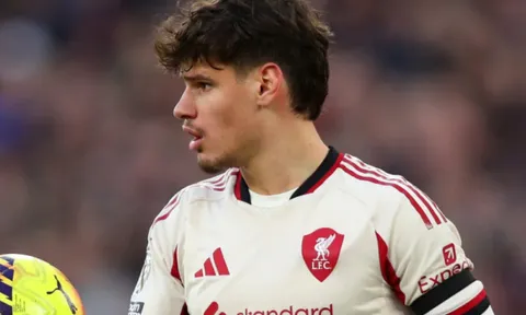 Milos Kerkez biết ơn Salah sau khi tỏa sáng ở Liverpool