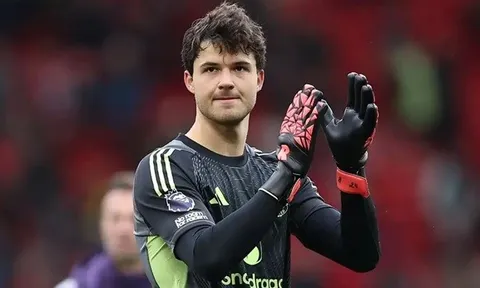CĐV Man Utd phát cuồng với Senne Lammens
