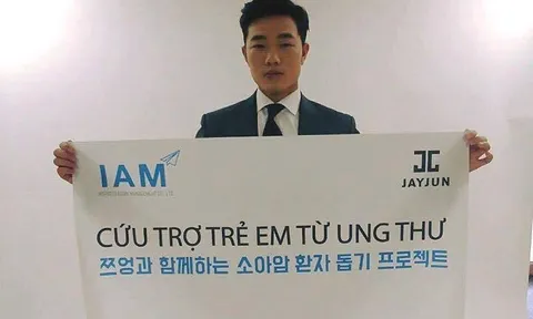 Xuân Trường “ghi bàn” bên lề sân cỏ K-League