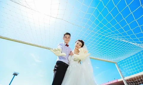 Cựu tuyển thủ U23 Việt Nam ra mắt bộ ảnh cưới đẹp lung linh trên sân Cẩm Phả