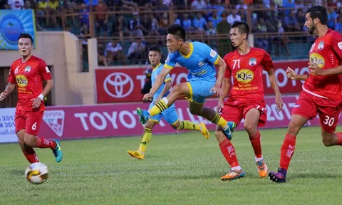 Lâm Ti Phông lập hat-trick nhấn chìm HAGL của Công Phượng tại phố biển